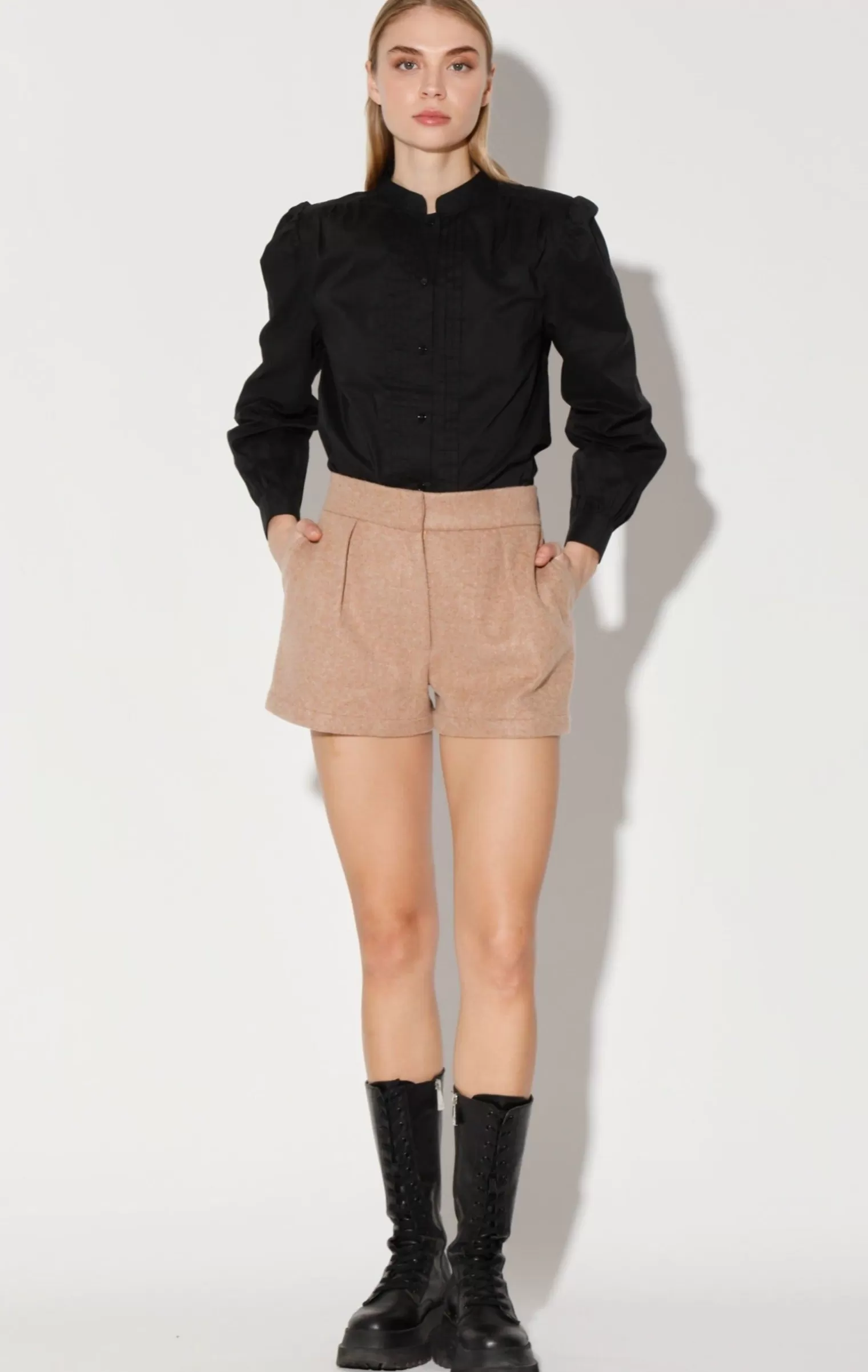 Walter Baker Kalvin Short, Caramel>Women Bottoms