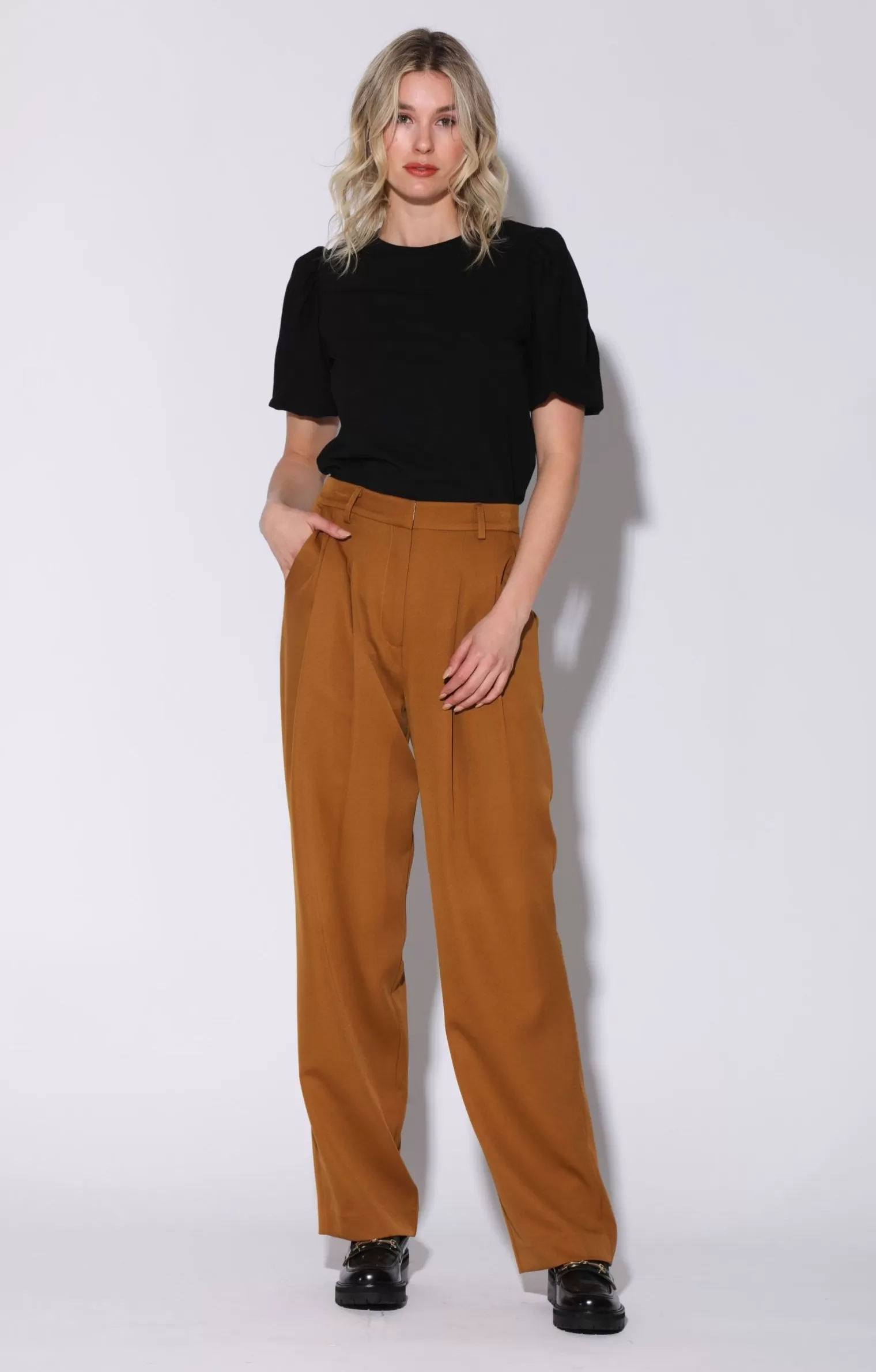 Walter Baker Tammy Pant, Camel>Women Bottoms